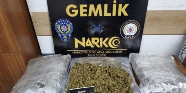Bursa’da zehir tacirine büyük darbe: 3,7 kilo esrar ele geçirildi