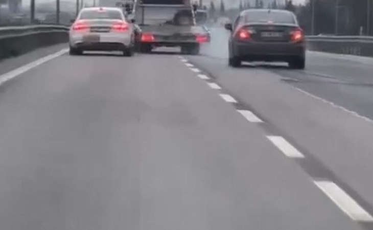 Tuzla’da aracı sıkıştırıp şoförü darp eden sürücü adliyeye sevk edildi