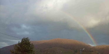 Bin rakımda oluşan gökkuşağı hayran bıraktı