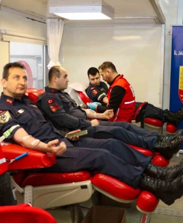 Bursa Jandarması’ndan Kızılay’a anlamlı katkı