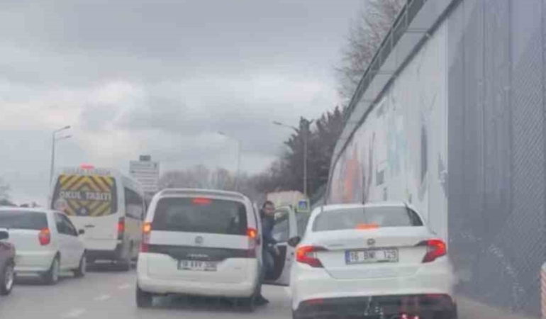Bursa’da araçtan indi, ehliyeti gitti...Yol verme tartışmasına 180 bin lira ceza