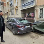 Çatı, lodosla birlikte otomobilin üzerine uçtu