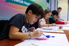 Çocuklar bir günlüğüne ressam oldu