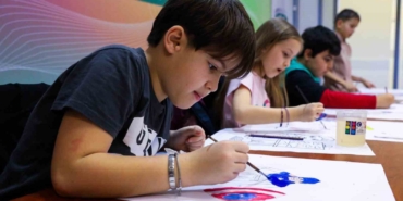 Çocuklar bir günlüğüne ressam oldu