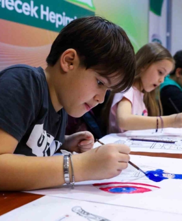 Çocuklar bir günlüğüne ressam oldu