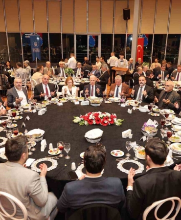 Bursa’da özlenen tablo...Mecliste su için tartıştılar, iftarda aynı sofrada buluştular