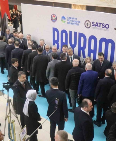 Sakarya protokolü ve vatandaş bayramlaştı