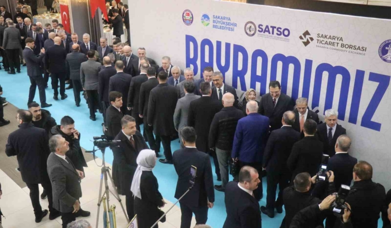 Sakarya protokolü ve vatandaş bayramlaştı