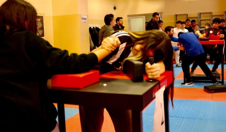 Bilecik’te Bilek Güreşi Yıldızlar İl Birinciliği tamamlandı