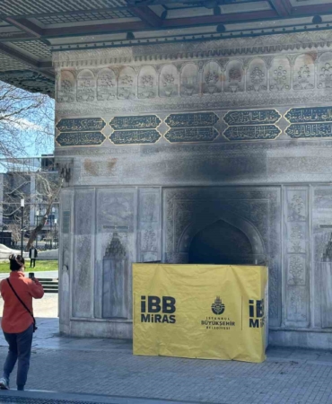 300 yıllık Tophane Çeşmesi ateş yakılması sonucu zarar gördü