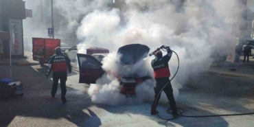 Keşan’da otomobilde çıkan yangın büyümeden söndürüldü