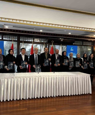 Türkiye Yeşilay Cemiyeti Genel Başkanı Dinç: "Gençlerimizin yüzde 12’si kumar, bahis ve tütün reklamlarını pasif olarak izliyor"