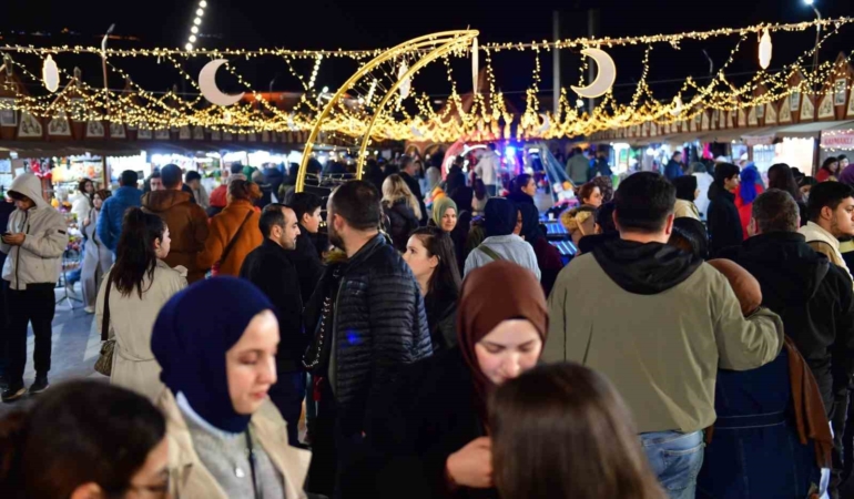 Osmangazi meydanı’nda ramazan coşkusu sürüyor