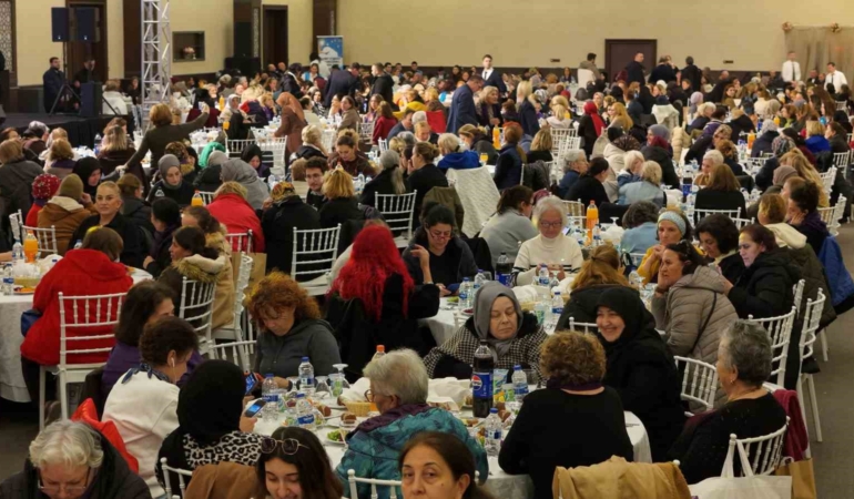 500 Büyükçekmeceli kadın Edirne’de iftar sofrasında buluştu