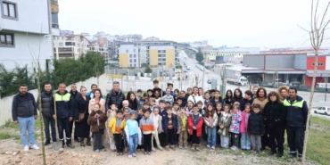 Nilüfer’de minikler doğa için fidan dikti