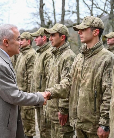 Kırklareli Valisi Turan, sınır karakolunda Mehmetçikle bayramlaştı