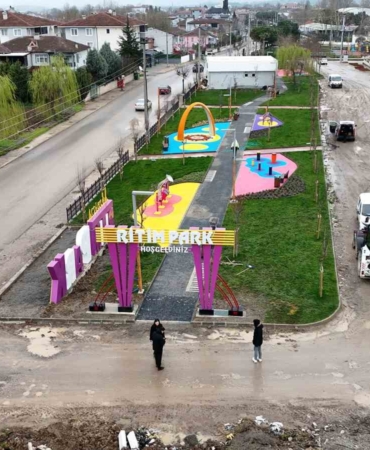 Söğütlü’de müzikli parkın inşaatına sona gelindi