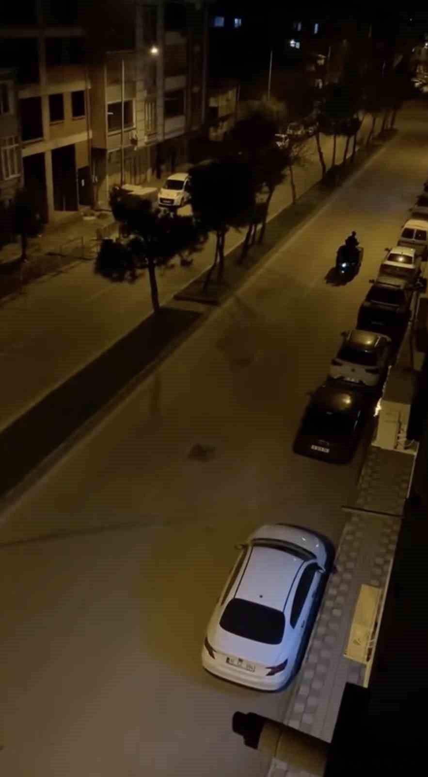 Bursa’da davulcular elektrikli açık kasalı motosikletle sahura kaldırıyor