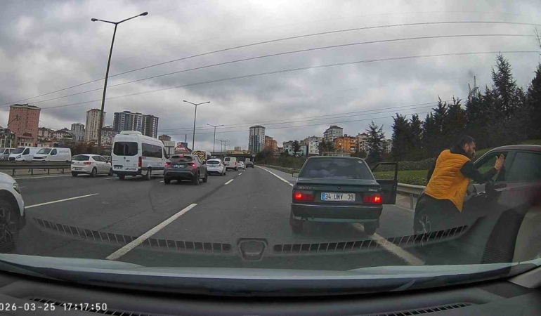 Ümraniye’de makas atan sürücü dehşet saçtı: Araçtan indi, şoföre tokat attı