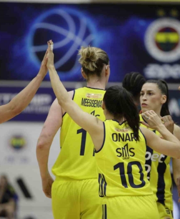 Fenerbahçe, Kadınlar Basketbol Süper Ligi yarı final serisinde 1-0 öne geçti