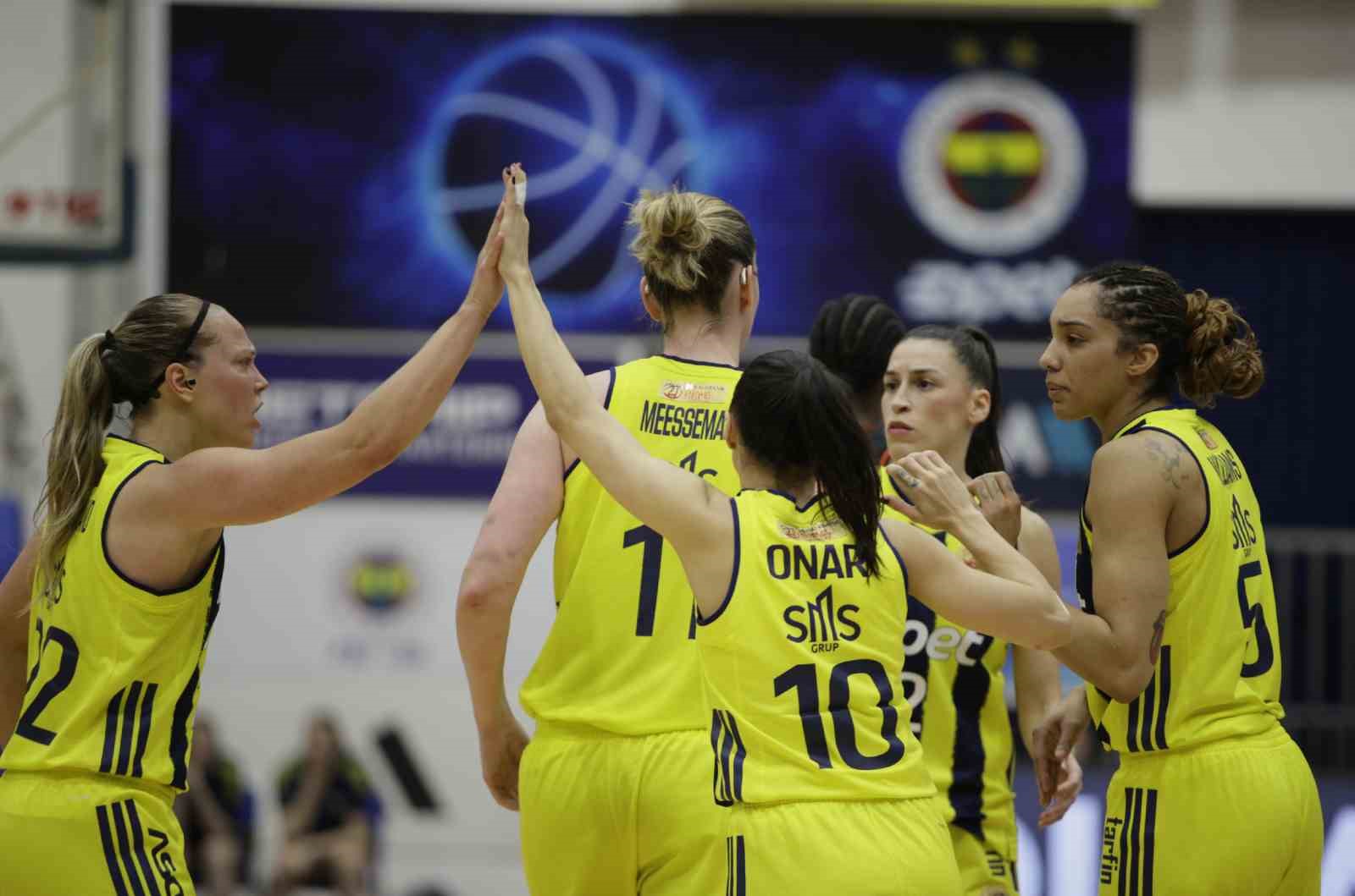 Fenerbahçe, Kadınlar Basketbol Süper Ligi yarı final serisinde 1-0 öne geçti