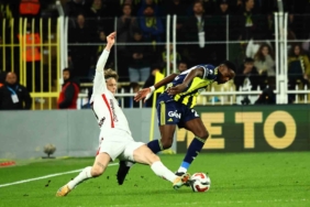 Trendyol Süper Lig: Fenerbahçe: 1 - Samsunspor: 2 (İlk yarı)
