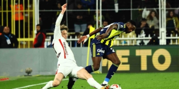 Trendyol Süper Lig: Fenerbahçe: 1 - Samsunspor: 2 (İlk yarı)