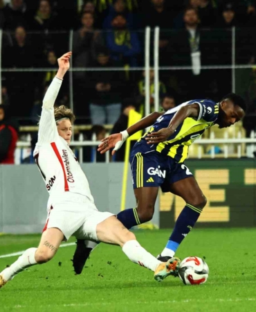 Trendyol Süper Lig: Fenerbahçe: 1 - Samsunspor: 2 (İlk yarı)