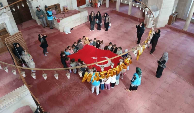 Babaeski’de minik öğrenciler Ramazan etkinliğinde cami ile tanıştı