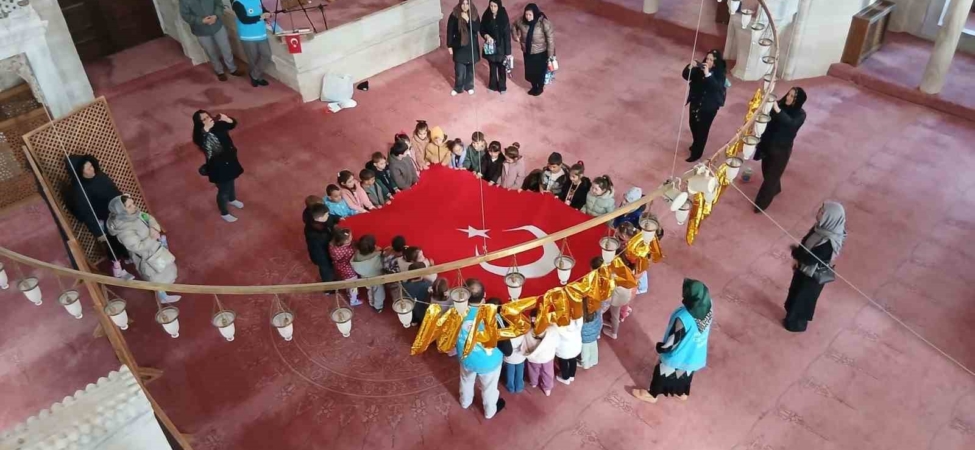 Babaeski’de minik öğrenciler Ramazan etkinliğinde cami ile tanıştı