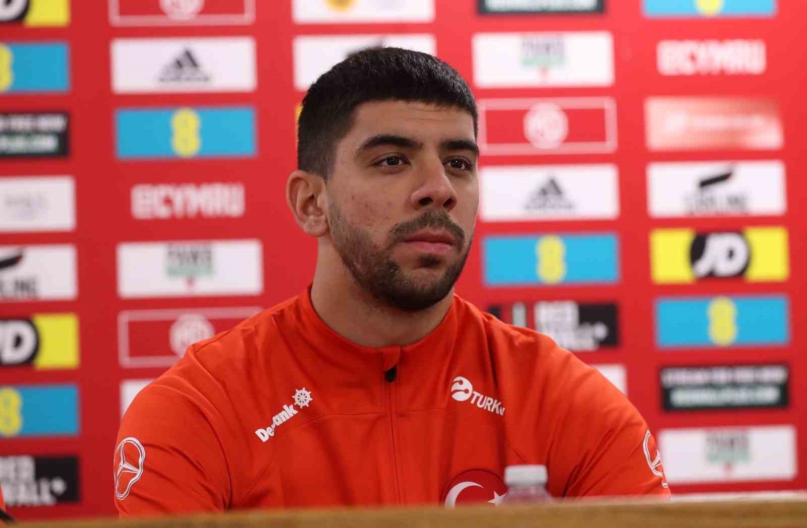 Mili futbolcu Cenk Özkacar Dünya Kupası’ndan emin