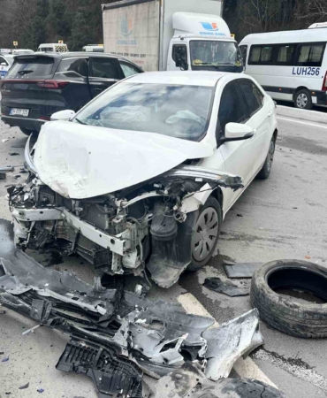 Sarıyer’de otomobil karşı şeride geçti, 4 araç birbirine girdi: 4 yaralı