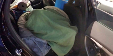 Türkiye’den çıkan araçlara gizlenen kaçaklar yakalandı