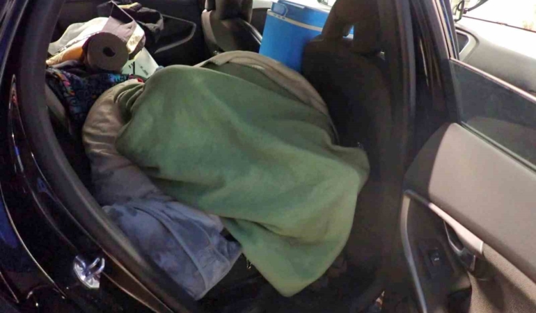 Türkiye’den çıkan araçlara gizlenen kaçaklar yakalandı