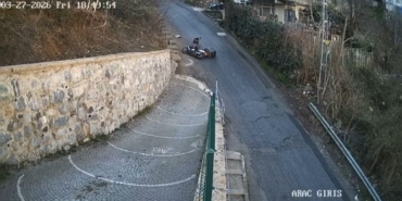 Sarıyer’de bozuk yolun sebep olduğu kaza kamerada: 1 yaralı