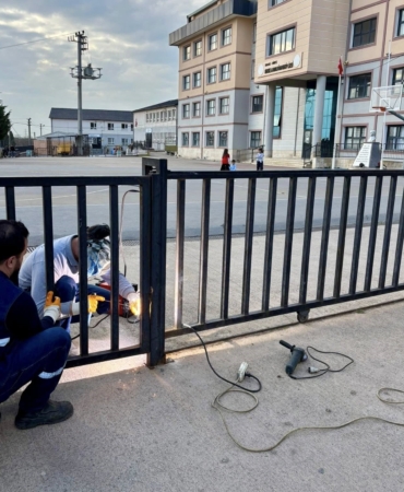 Körfez’de eğitim kurumlarına destek sürüyor