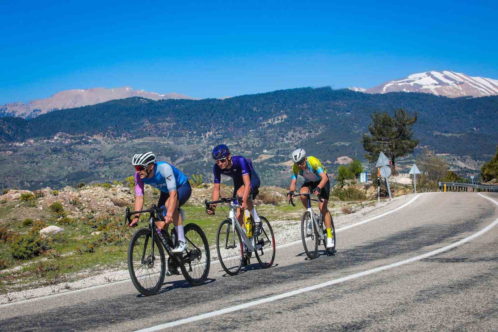 AKRA Gran Fondo Antalya’da pedallar ‘Yeşil Gelecek’ için dönecek