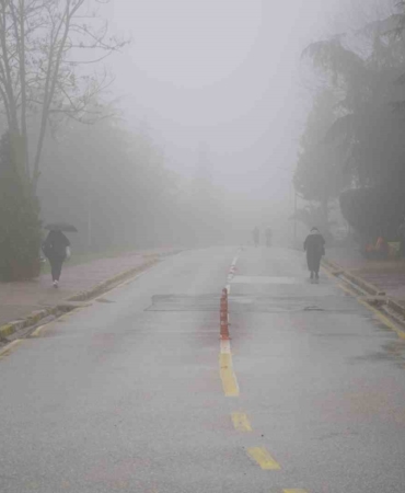 Sis ve yağmur etkili oldu: Kampüste görüş azaldı
