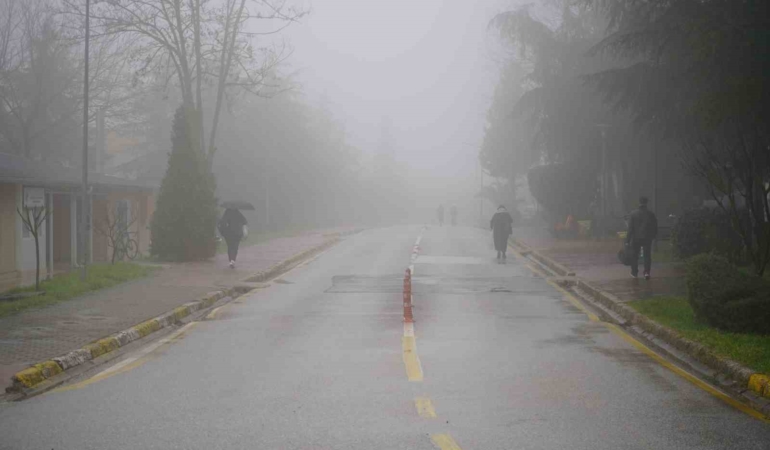 Sis ve yağmur etkili oldu: Kampüste görüş azaldı