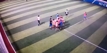 Stres atmak için gittikleri halı saha maçında yumruklar konuştu