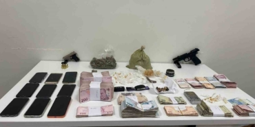 Maltepe’de zula evine operasyon: Kilolarca uyuşturucu ve nakit para ele geçirildi