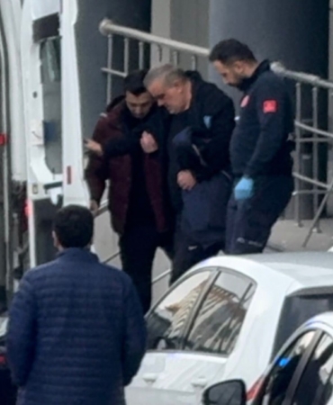 Başkan Bozbey’in de dahil olduğu soruşturmada gözaltındaki müteahhit fenalaştı, ambulansla hastaneye kaldırıldı