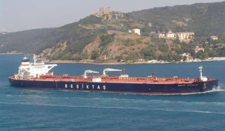 Türk şirketine ait ham petrol tankerinin Karadeniz açıklarında vurulduğu iddia edildi: O anlar telsiz konuşmalarına yansıdı