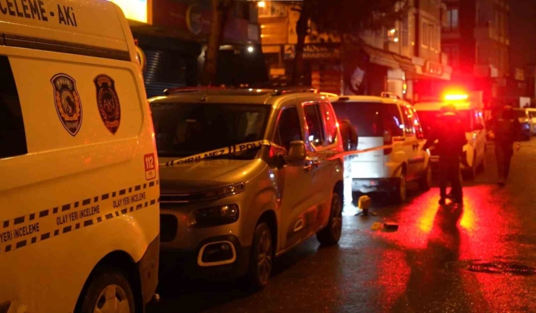 Sancaktepe’de seyir halindeki otomobilden silahlı saldırı: 1 yaralı