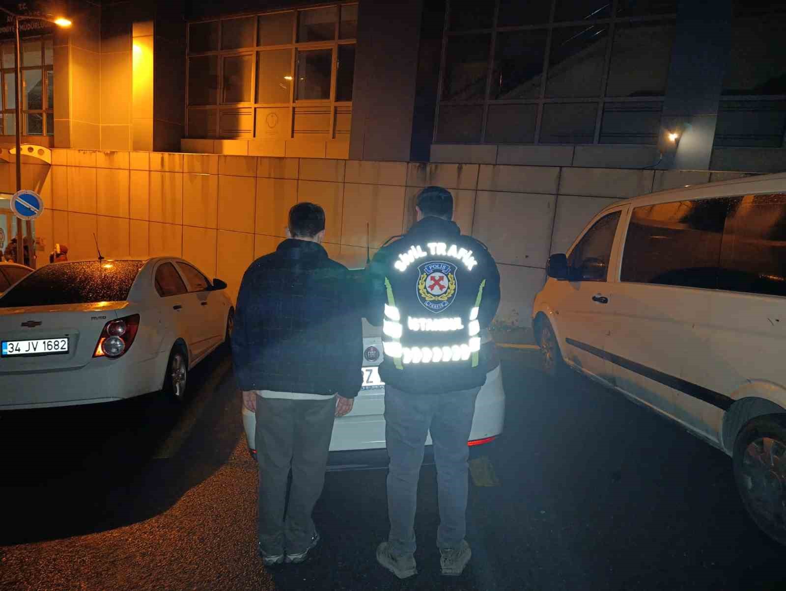 Avcılar’da trafikte takip ettiği sürücüye tehditler savuran şahıs yakalandı