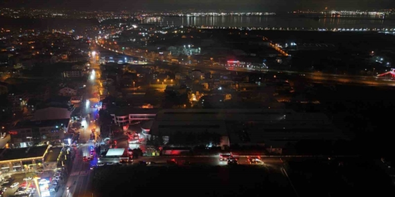 Raf imalatı yapılan fabrika alevlere teslim oldu