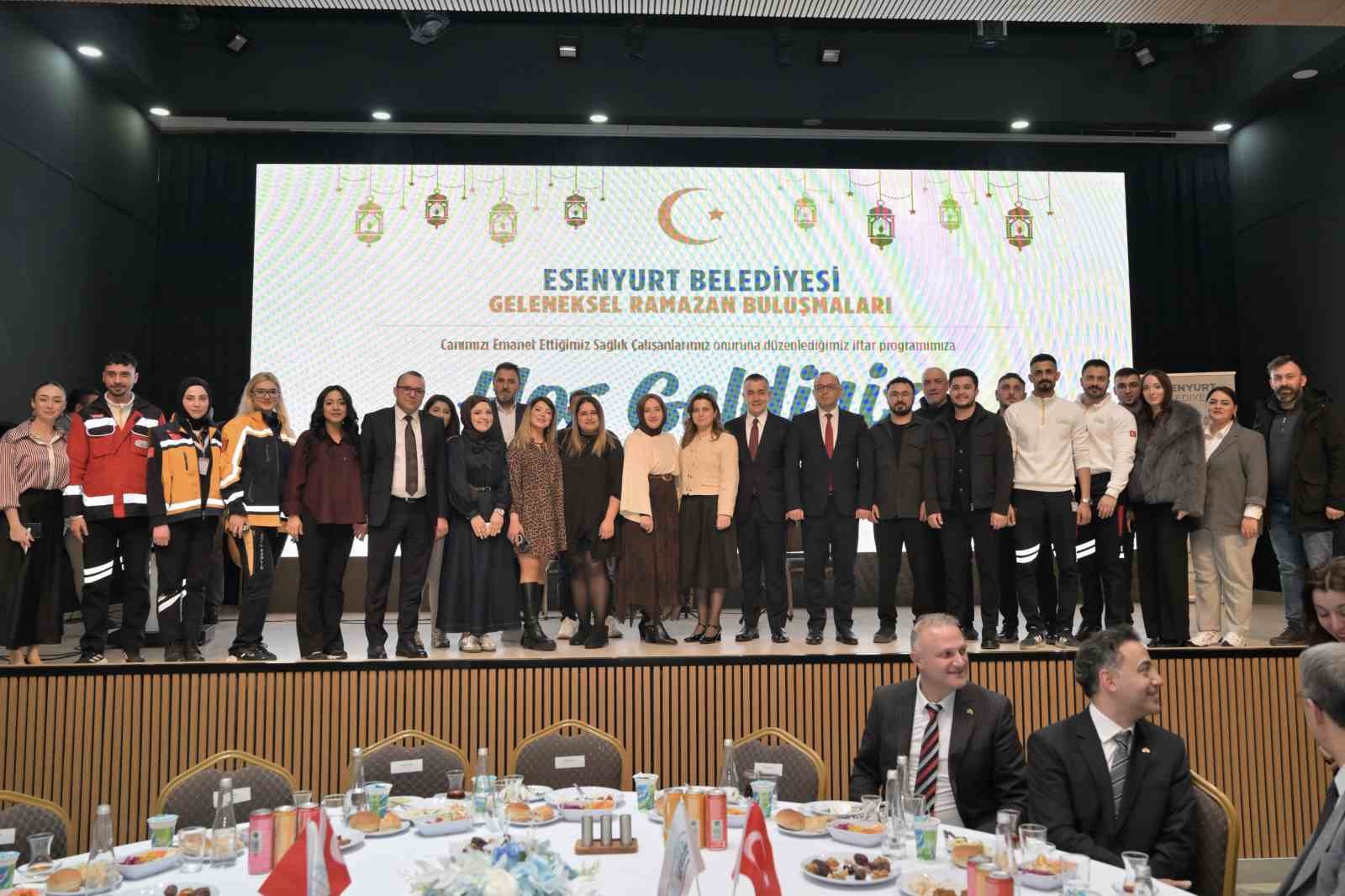 Başkan Vekili Aksoy, sağlık çalışanlarıyla iftarda buluştu