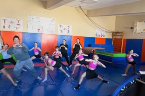 Burhaniye’ de anneler ve çocukları birlikte spor yaptı