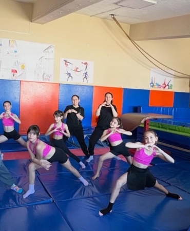 Burhaniye’ de anneler ve çocukları birlikte spor yaptı