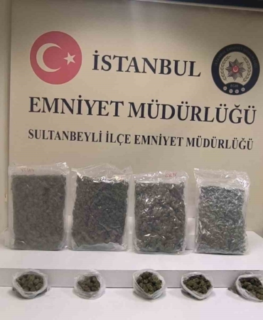 Sultanbeyli’de dron ile takip edilen uyuşturucu satıcısına operasyon kamerada